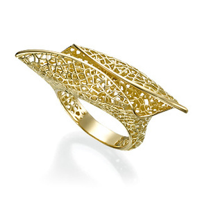 Golden Neem sculptured Ring, 18k Gold, Packshot